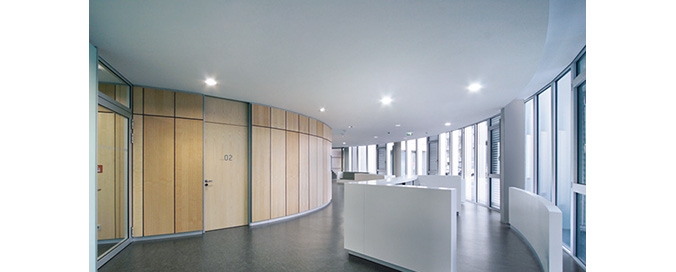 ZEHNDER - Invisible, nouvelle solution de plafond plâtre - Totale liberté de forme pour chauffer et rafraîchir les bâtiments tertiaire