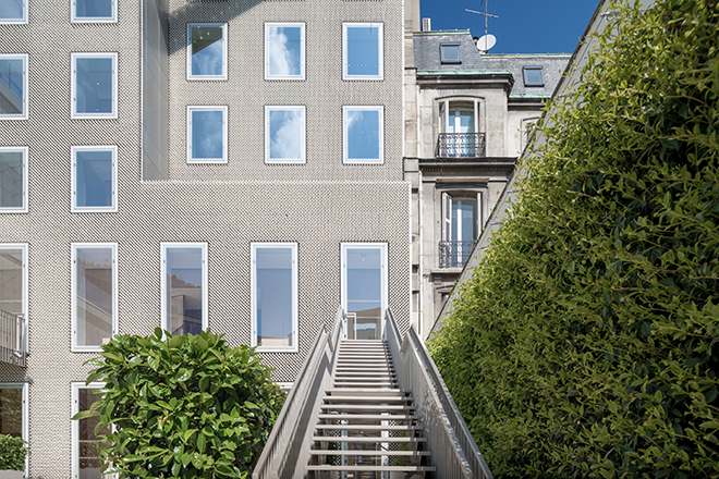 54 Montaigne Facade Intervention / FRESH Architectures